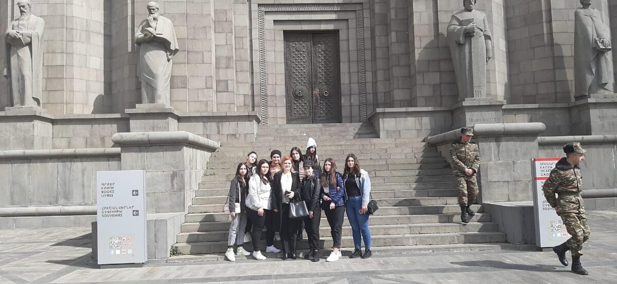 Կոսմետիկա և դիմահարդարման արվեստ մասնագիտության 1-ին կուրսի ուսանողներն այցելեցին Մատենադարան