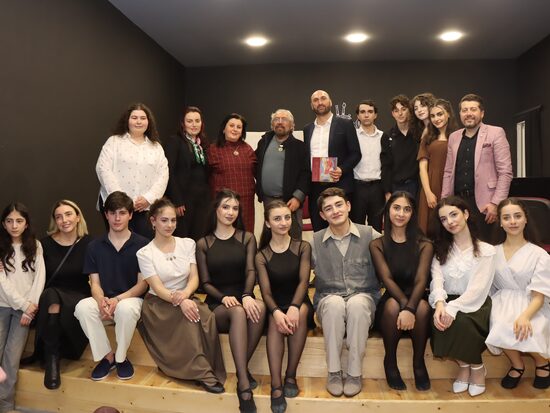 Ֆրանկոֆոնիայի շրջանակում «Շառլ Ազնավուր» ներկայացումով քոլեջը՝ Հրազդանի Քոչարի անվան դպրոցում էր