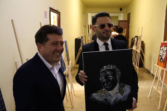 Ֆրանսահայ երգիչ Գրեգորի Բակյանի այցը՝ Շառլ Ազնավուր քոլեջ 