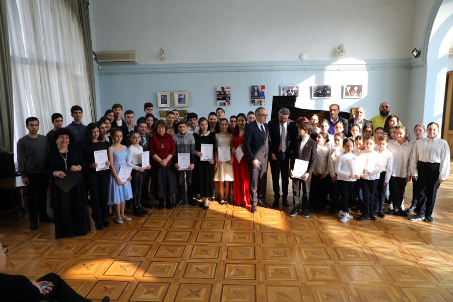 ԵՄԱՊՔ 3 ուսանող Դելփյան խաղերում արժանացել են հատուկ դիպլոմների