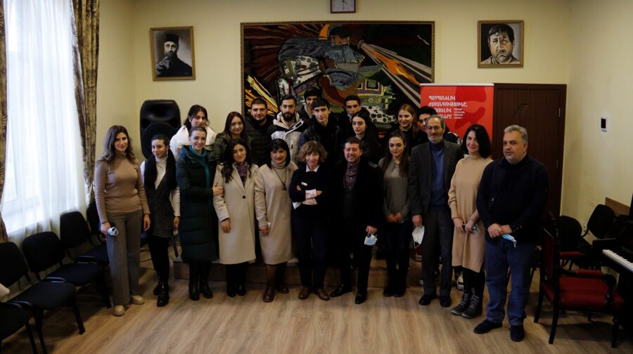 «Ձեր երկիրն այսօր ձեր խոսքի, մտքի կարիքն ունի». Արիան Ասկարիդը հանդիպեց ԵՄԱՊՔ-ի ուսանողների հետ (Տեսանյութ)