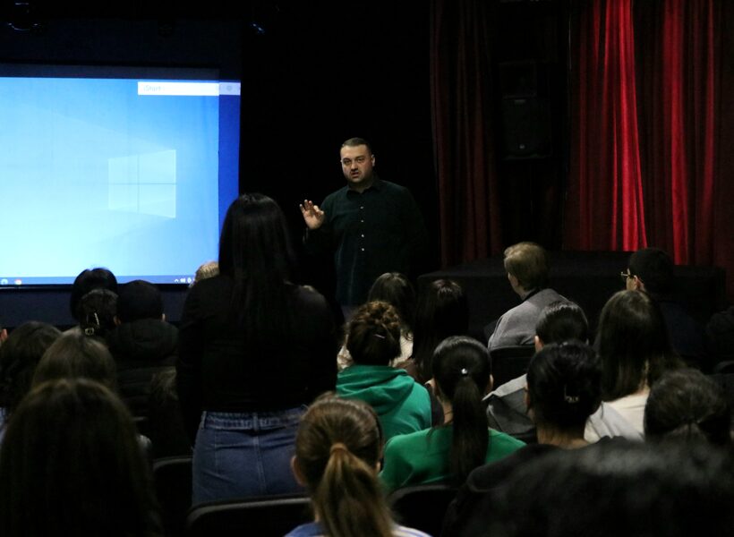 Արտադրամասը որպես աշխատաշուկա․ «Ալեքս» տեքստիլի ներկայացուցիչը հանդիպեց քոլեջի ուսանողների հետ