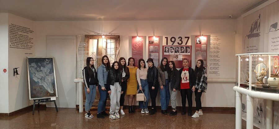 Կոսմետոլոգիա և դիմահարդարման արվես մասնագիտության ուսանողներն այցելեցին Ե․ Չարենցի տուն-թանգարան