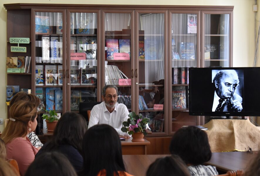 Արագածոտնի մարզային գրադարանի հյուրը «Ուսանողական թատրոնի» ղեկավար Համլետ Թադևոսյանն էր